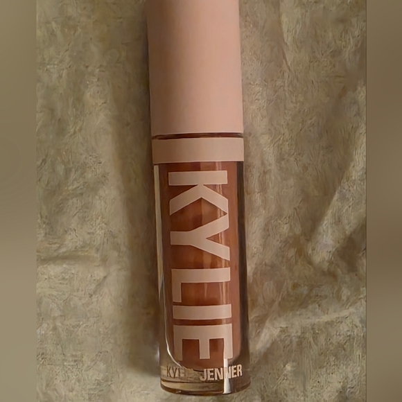 Kylie High Gloss Lip Gloss In Shade Diva-NIB - Picture 2 of 3
